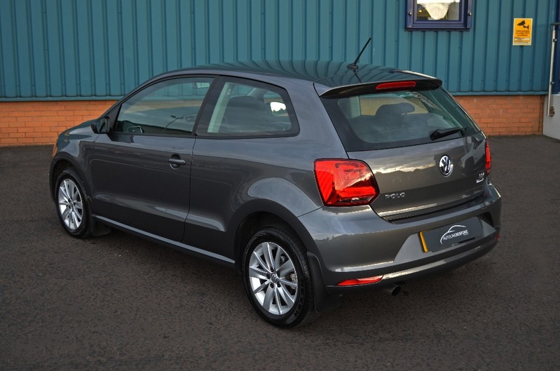 VOLKSWAGEN POLO 1.2 TSI Bluemotion Tech SE 2015